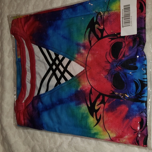 ‼️CLEARANCE PRICE FIRM‼️Tie Dye Skull Print V Neck Top🎉 - Picture 2 of 5